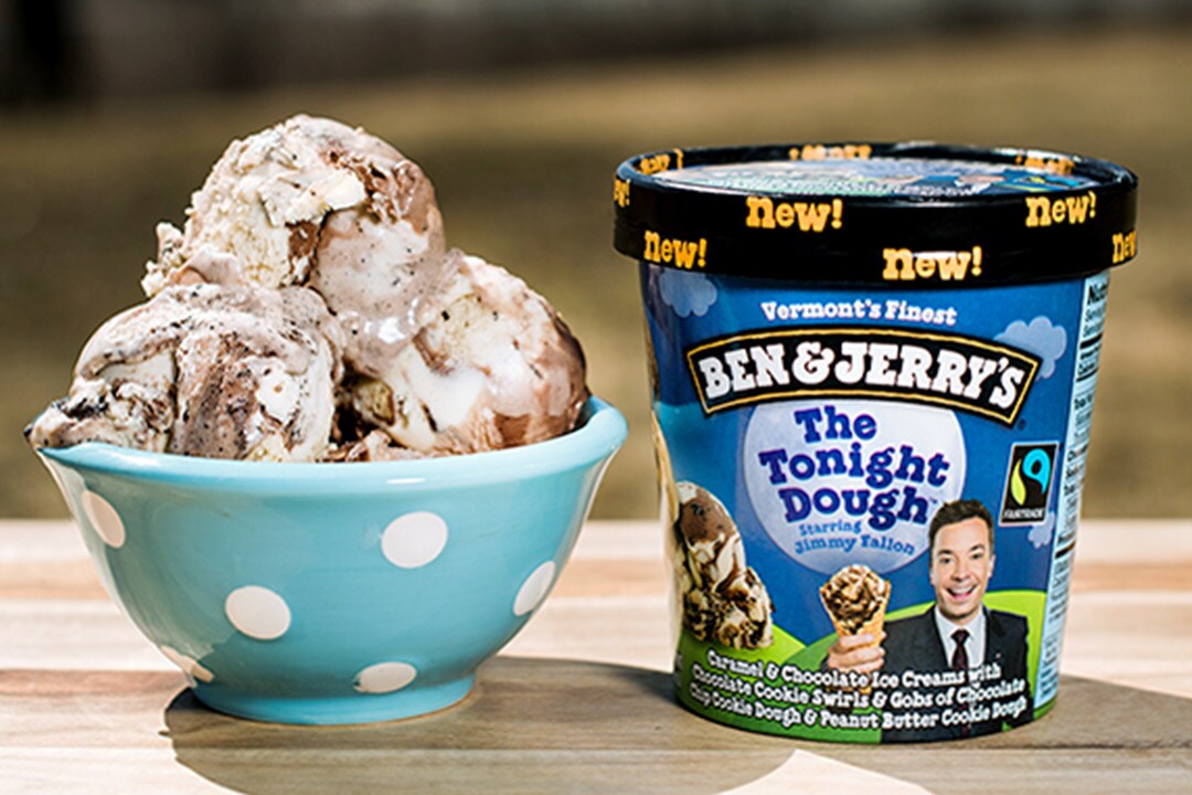 Un bol con The Tonight Dough junto con una tarrina